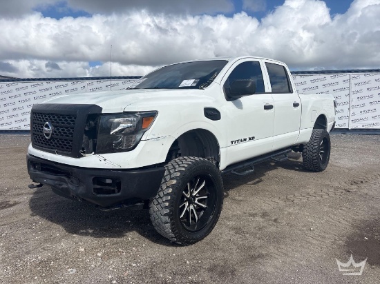 2016 Nissan Titan Crew Cab Pickup Truck
