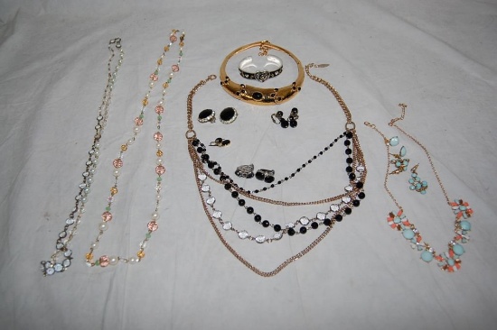 p188-520-30137- Misc. Pieces of Costume Jewelry