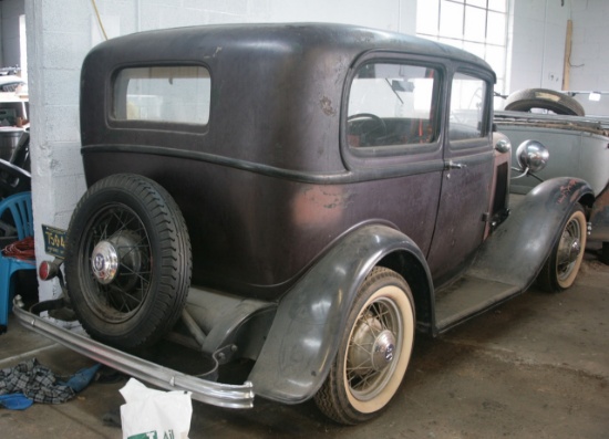 1932 Ford 2-Door Sedan