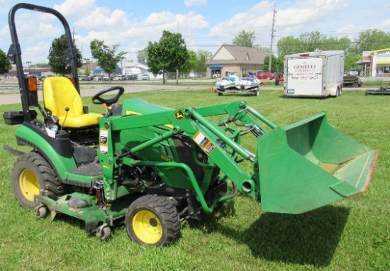 John Deere 1025R 4WD diesel sub-compact tractor with H120 front loader, Auto co