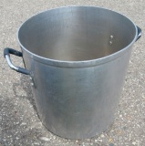 Cooking pot. Measures 16