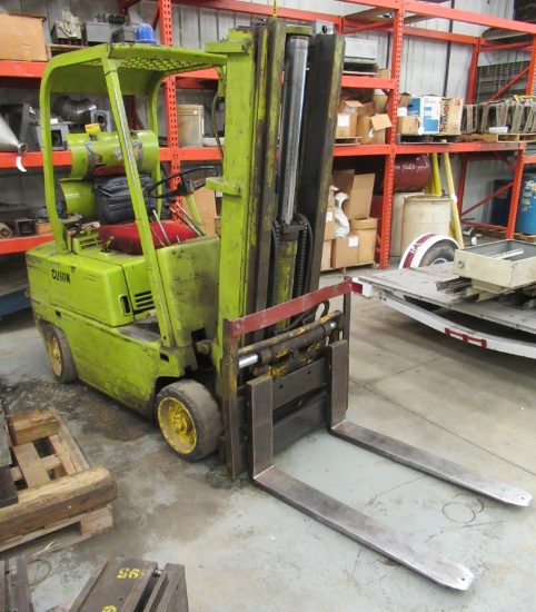 Clark Model C500-50 Forklift. Note: Ran March of 2023. Non-running.