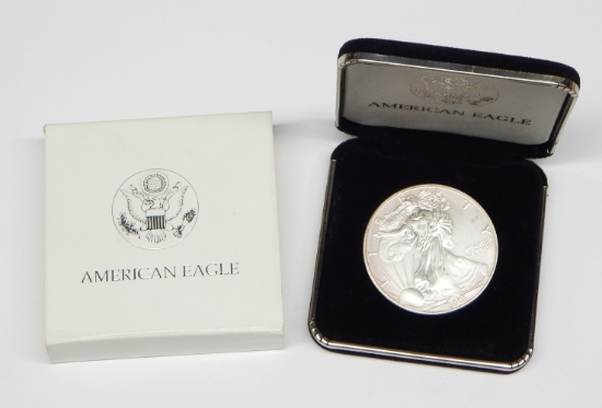 2001 UNCIRCULATED SILVER EAGLE in BOX
