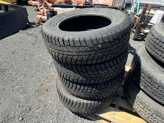 Set of 4 215/65R16 Studded Snow Tires