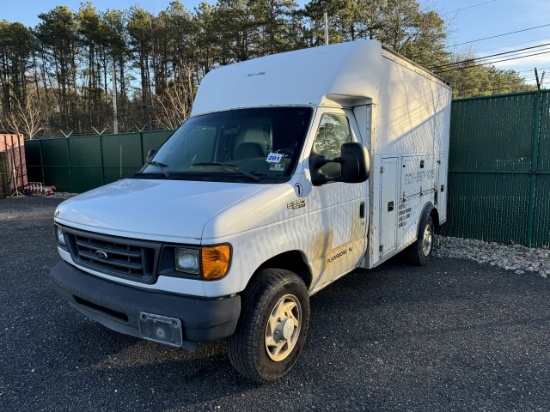 2004 Ford E-350 Van