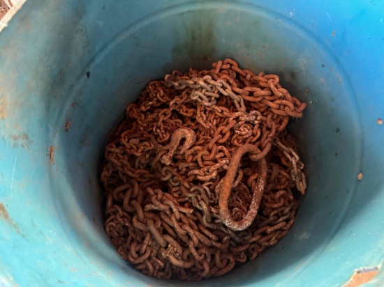 Drum of Heavy Chain with Hooks