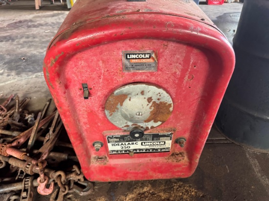 Lincoln Electric Welder / Power Source