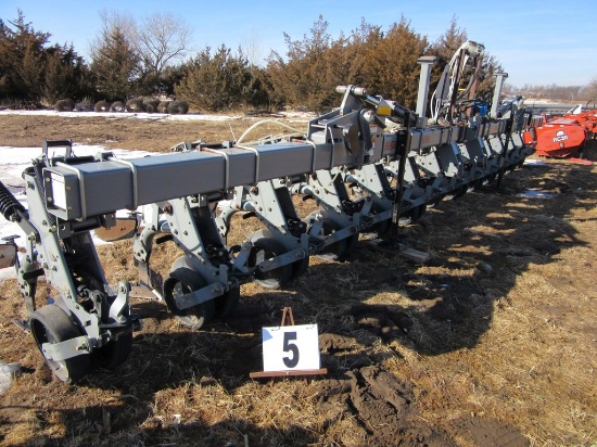 2013 Hiniker Model 6000 12 row narrow cultivator/ridger unit