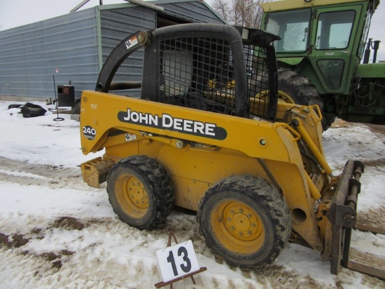 JD 240 series II skid steer loader