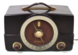 Vintage Zenith Radio, brown Bakelite, am/fm model H725, VG working cond w/s