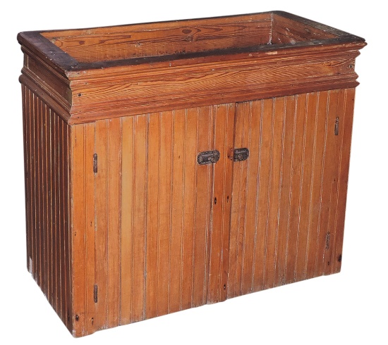 Furniture, 19th C. primitive pine dry sink w/wainscot panels on all sides,