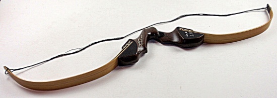 A KT-44 Magnum Recurve Hunting Bow