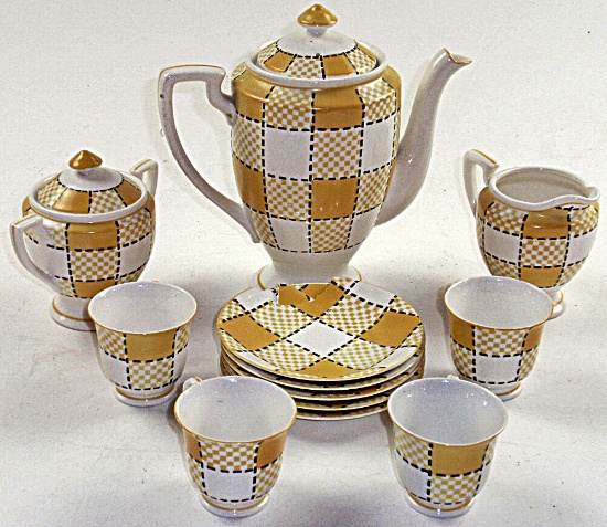 A Kikusui Yellow Checkers Tea Set