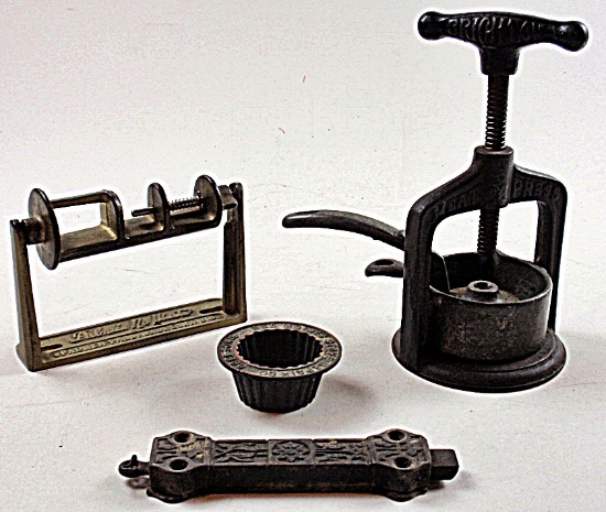 4 Pc Vintage Cast Iron