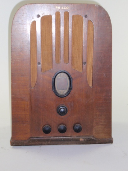 A Vintage Philco Tube Radio