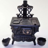 A Vintage Crescent Toy Cast Iron Stove in near mint cond, 6
