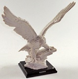 A Giuseppe Armani Eagle Sculpture