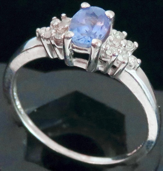 Ring marked 10K with blue & clear stones. Approx 1.8 grams.