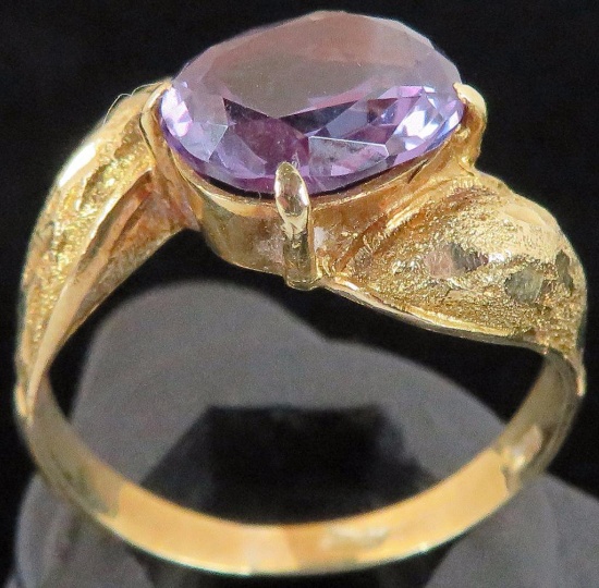 Ring marked 14K with purple stone. Approx 3.8 grams.