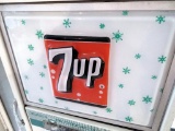 Old Vintage 7up Pop Machine. Pickup Only! No Shipping on this lot!