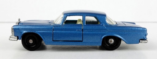 Matchbox Series / Lesney No.46 Mercedes 300SE Made in England.
