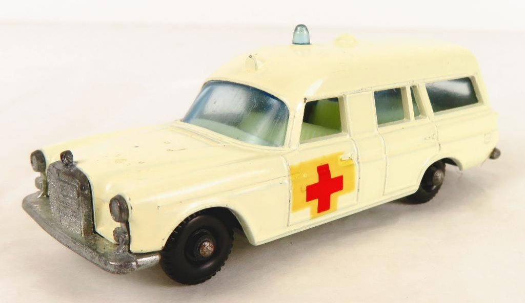 matchbox series no 3 mercedes benz binz ambulance