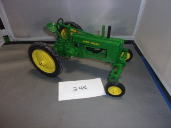 1/16 JOHN DEERE "A" WITH WIDE FRONT TOY TRACTOR
