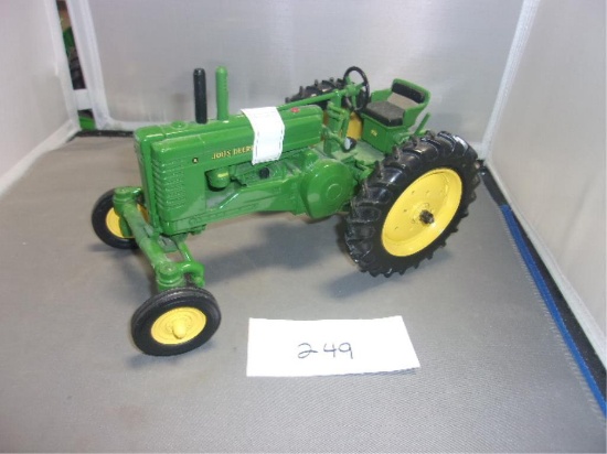 ERTL 1/16 JOHN DEERE "A" WITH WIDE FRONT TOY TRACTOR