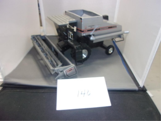 TOY COMBINE 1/16 GLEANER R-62 LIMITED EDITION WITH GRAIN HEAD