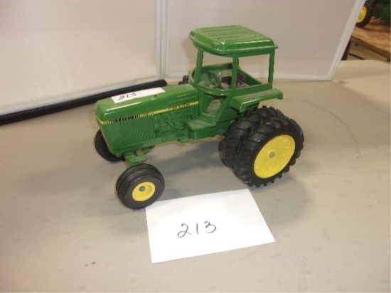 TOY 1/16 TRACTOR ERTL JD 40 SERIES WITH DUALS