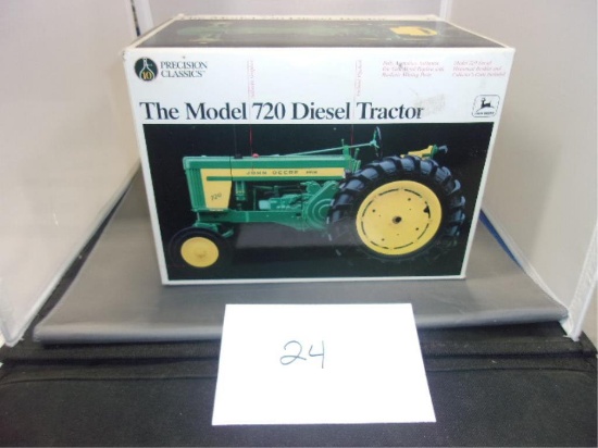 TOY TRACTOR PRECISION CLASSICS 1/16 JD720 DIESEL