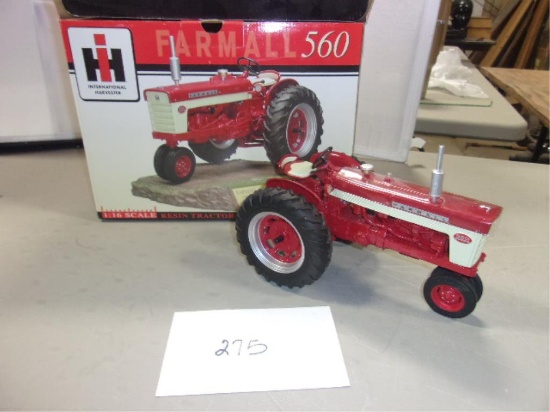 TOY TRACTOR 1/16 FARMALL 560 RESIN TRACTOR ON SCLULPURED BASE