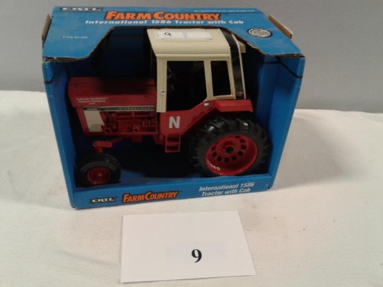 TOY TRACTOR ERTL 1/16 INTERNATIONAL 1586 NEBRASKA CORNHUSKER NATIONAL CHAMPIONS 1995