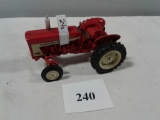 INTERNATIONAL 606 TRACTOR 1:16, WIDE FRONT BY SCALE MODELS