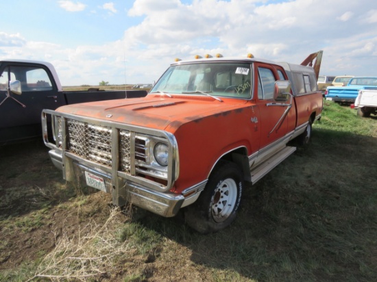 1975 Dodge D200 Power Wagon Club Cab Pickup