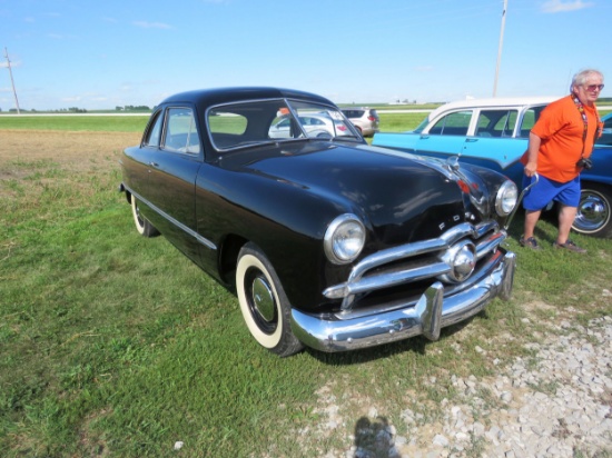 1949 Ford "Shoebox" 2dr Sedan