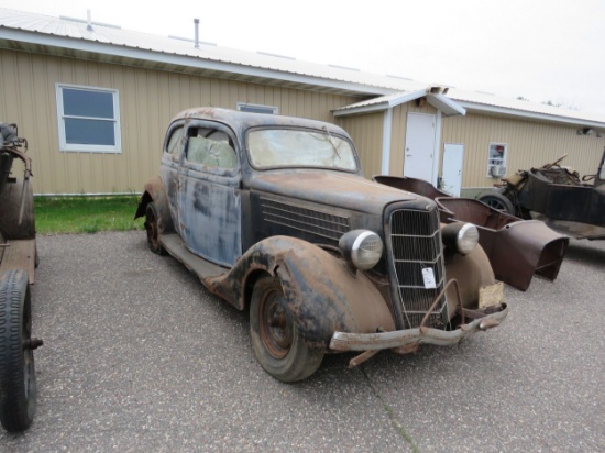 1935 Ford Tudor Sedan for Project or Parts