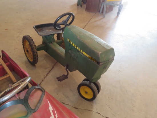 JOHN DEERE PEDAL TRACTOR