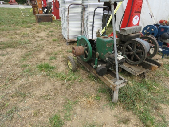 Domestic Side Shaft 1 1/2HP Stationary Gas Engine on Cart