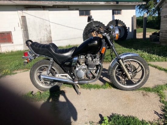 1982 Yamaha XJS550 motorcycle