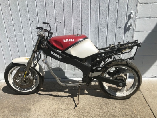 1990 Yamaha FZR600 rolling chassis
