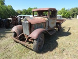 1934 FORD 1 TON TRUCK