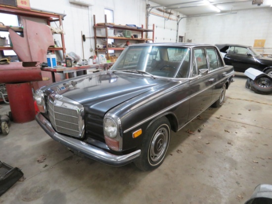 1972 Mercedes 220 4dr Sedan