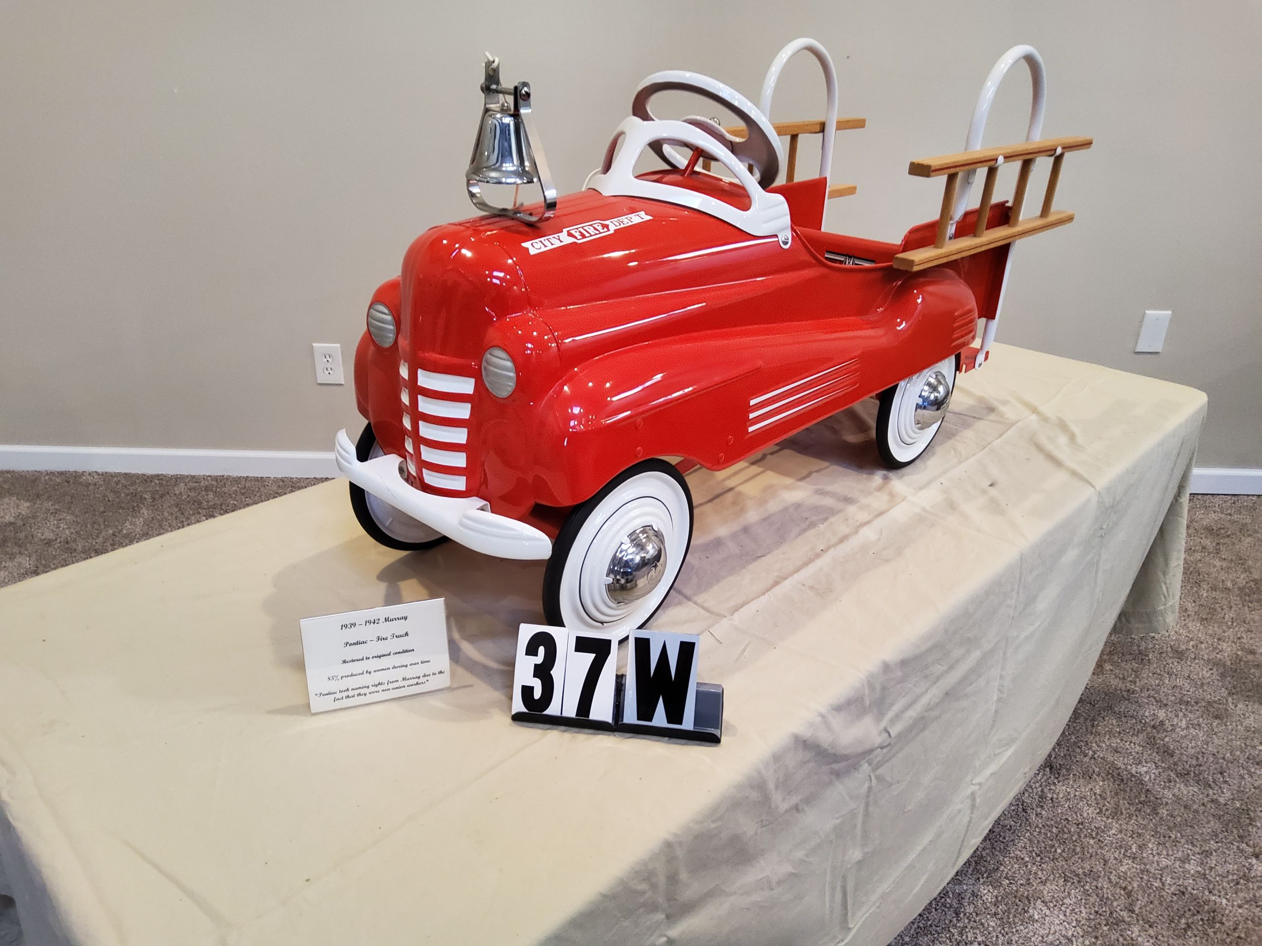 1939-42 Murray Pontiac Fire Truck Pedal Car | Proxibid