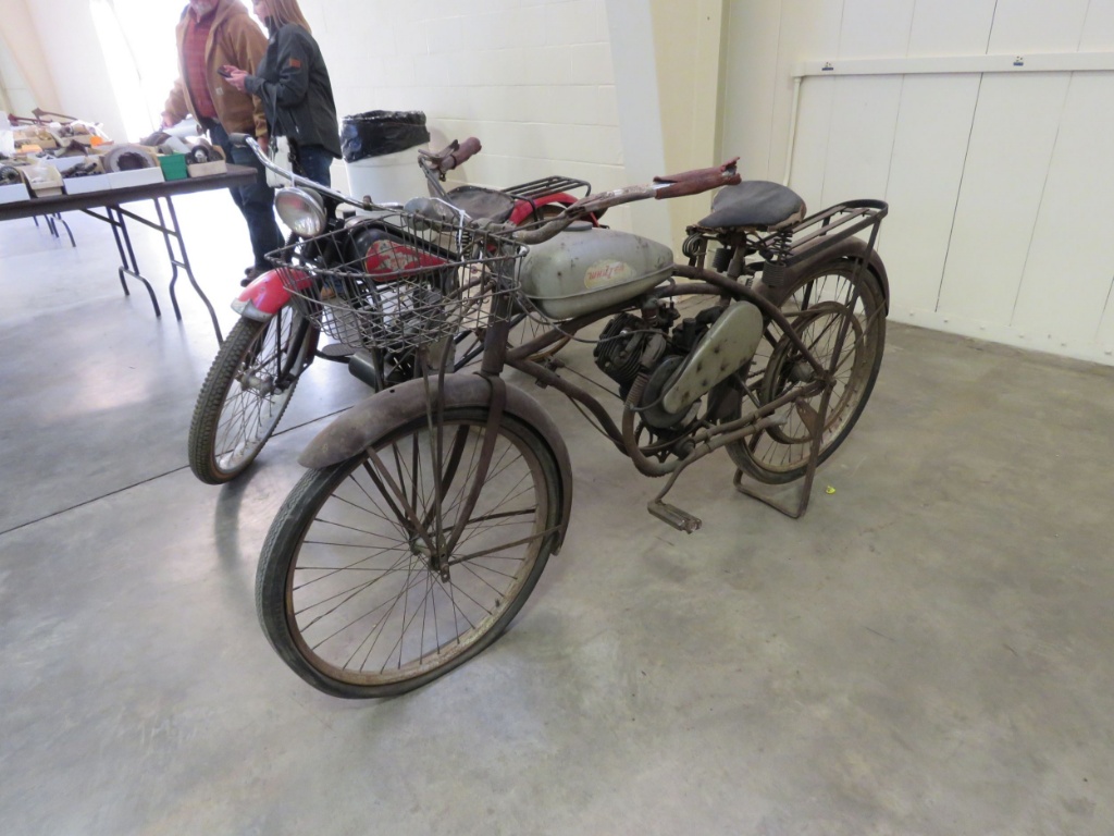 1940's Whizzer Motorbike Cars & Motorcycles | Online Auctions