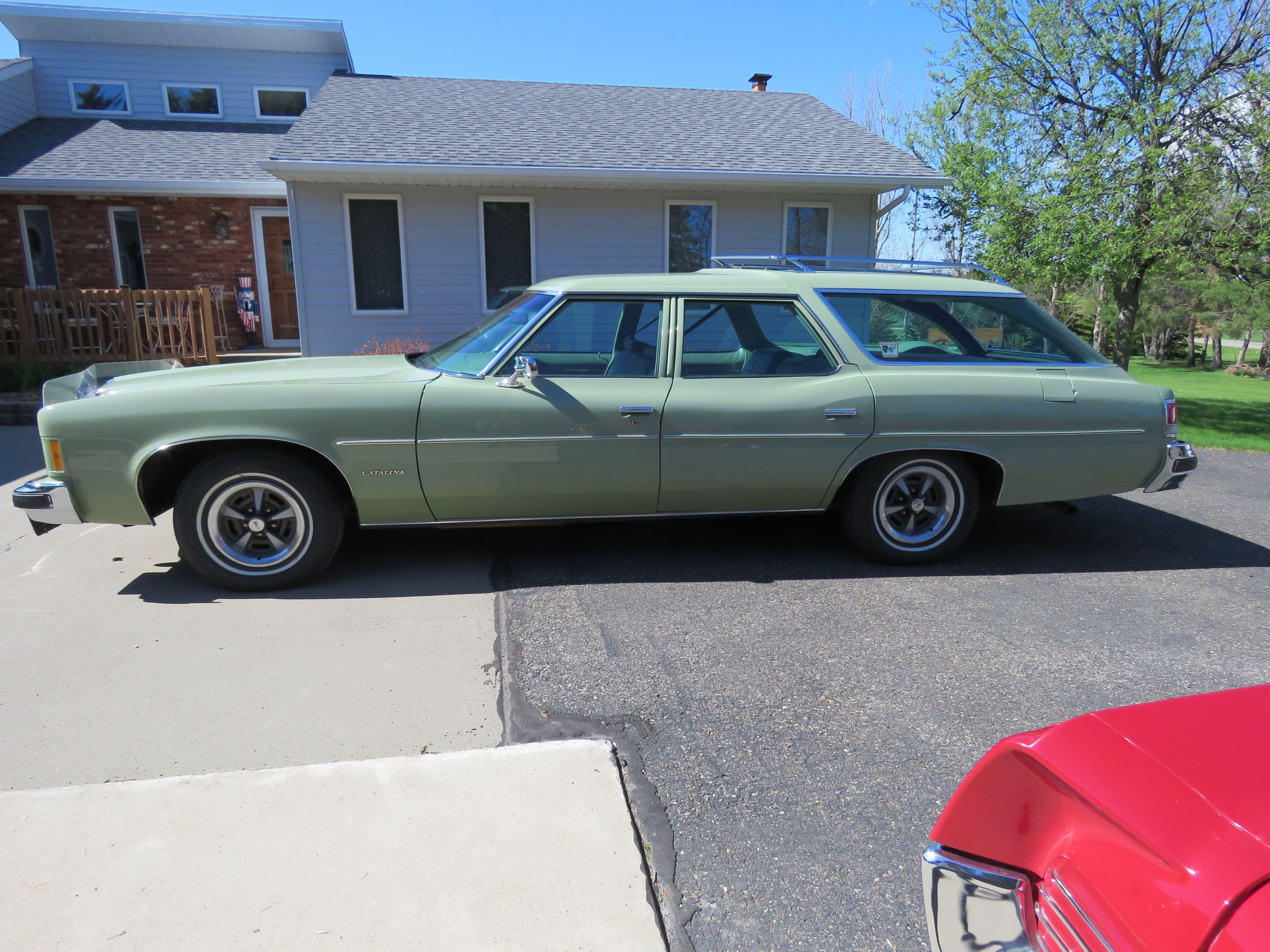 1975-pontiac-catalina-station-wagon-1963-pontiac-catalina-safari-wagon