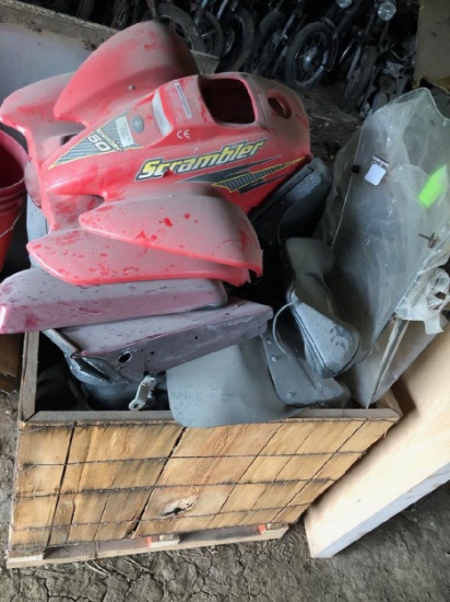 72 SUZUKI FRAME AND PALLET OF MISC PARTS