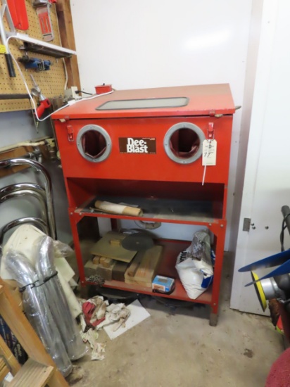 Dee Blast Corporation Cleaning Cabinet