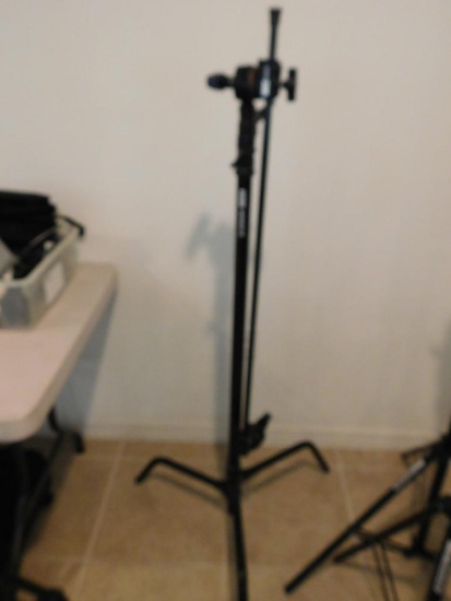 Avenger A2030 DCB kit, D200B lighting stand