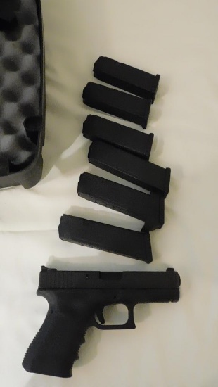 Glock 23 .40 cal Serial # EAU058 with 6 cartridges